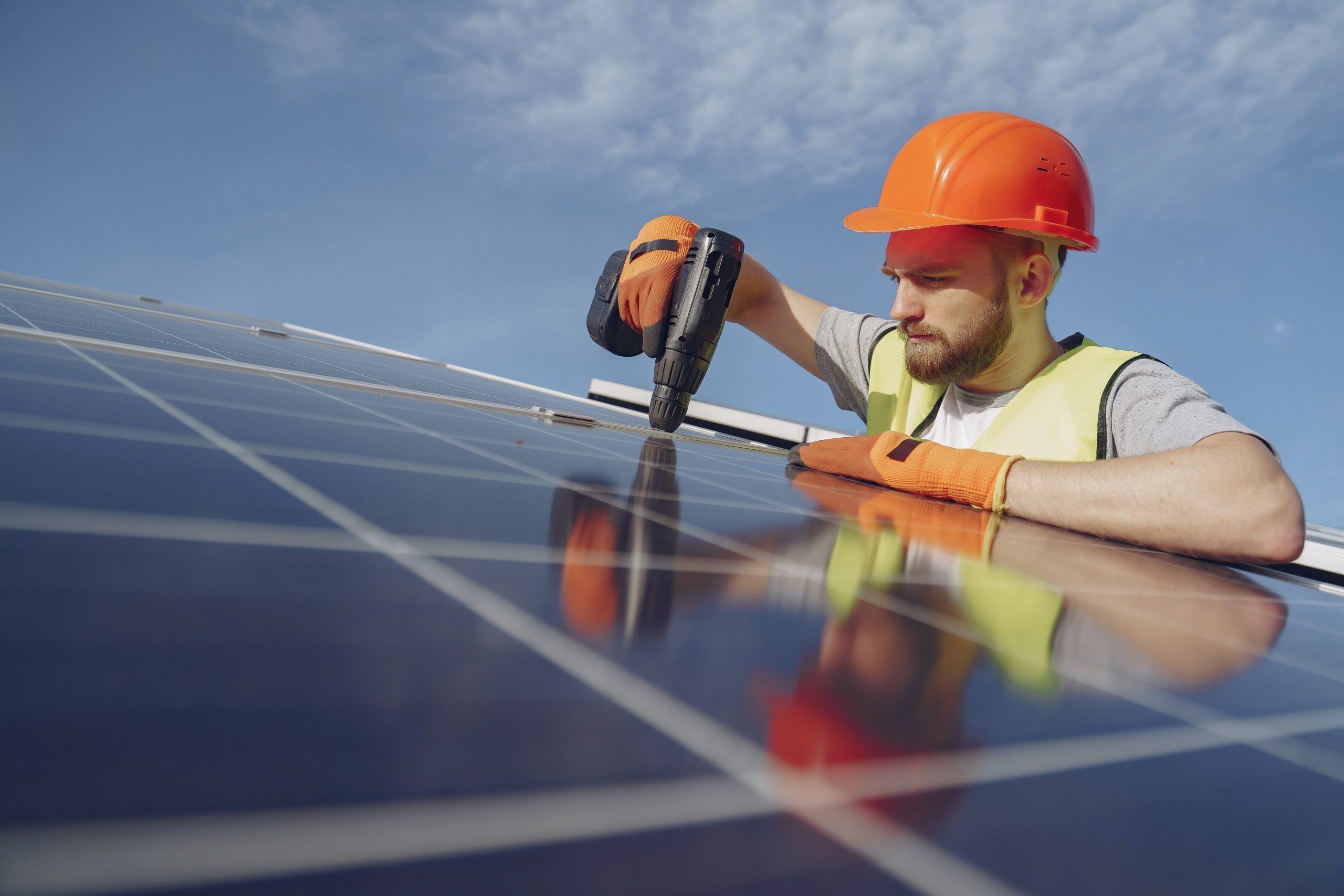 ¿Cuánto tiempo se tarda en instalar placas solares en un tejado?